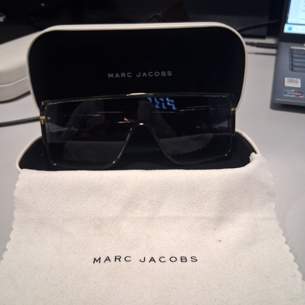 Marc Jacobs Black Sunglasses Case with Cloth